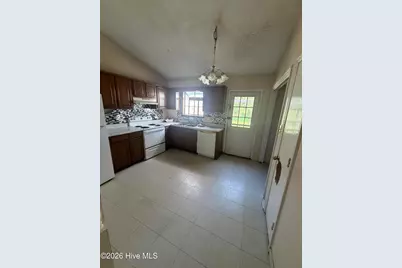 153 Pine Crest Drive, Jacksonville, NC 28546 - Photo 3