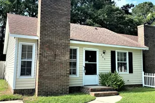 363 W Frances St, Jacksonville, NC 28546 - Photo 1