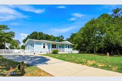 217 NE 38th Street, Oak Island, NC 28465 - Photo 3