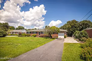 3851 Sylvan Dr, Wilmington, NC 28403 - Photo 3