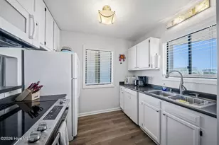 302 Canal Dr, Carolina Beach, NC 28428 - Photo 5