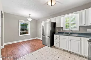 32 E Bayshore Blvd, Jacksonville, NC 28540 - Photo 11