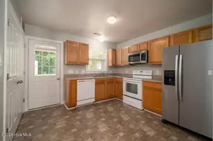 700 Streamwood Dr, Jacksonville, NC 28546 - Photo 9