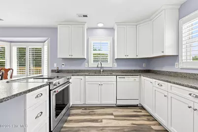 102 Periwinkle Drive, Emerald Isle, NC 28594 - Photo 3
