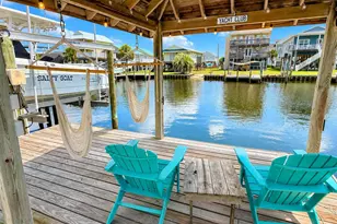 922 Broadway St, Surf City, NC 28445 - Photo 5