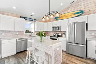 922 Broadway St, Surf City, NC 28445 - Photo 17