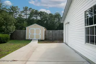 210 Chokecherry S, Richlands, NC 28574 - Photo 3