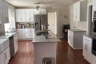 8002 Clubhouse Dr, New Bern, NC 28562 - Photo 9