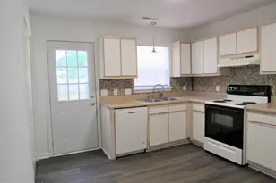300 Meadowbrook Ln, Jacksonville, NC 28546 - Photo 9