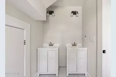 305 E Harnett Street, Benson, NC 27504 - Photo 21