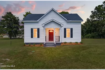 305 E Harnett Street, Benson, NC 27504 - Photo 1