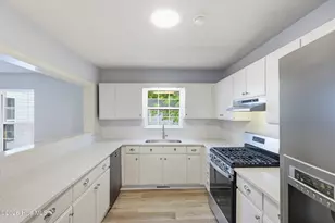 3338 N Barrett St, Farmville, NC 27828 - Photo 7