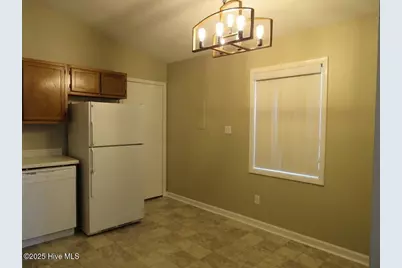111 Village Circle, Jacksonville, NC 28546 - Photo 9