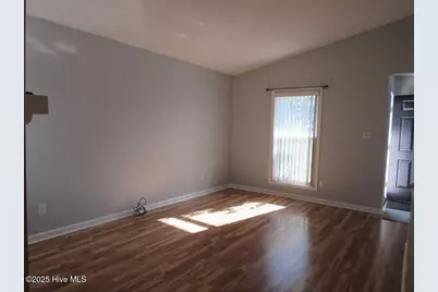 111 Village Circle, Jacksonville, NC 28546 - Photo 5