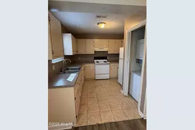 221 Cordell Circle, Jacksonville, NC 28540 - Photo 5