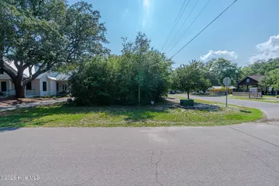 619 N Caswell Avenue, Southport, NC 28461 - Photo 3