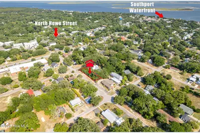 619 N Caswell Avenue, Southport, NC 28461 - Photo 11