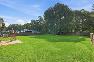 138 Lawndale Ln, Sneads Ferry, NC 28460 - Photo 7