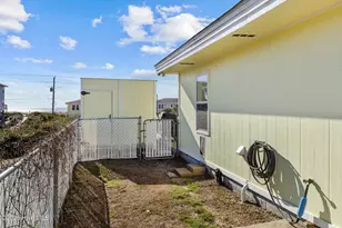 601 Emerald Dr, Emerald Isle, NC 28594 - Photo 5