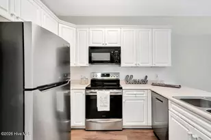 608 W Brown St, Southport, NC 28461 - Photo 9