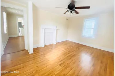 409 W Colonial Avenue, Elizabeth City, NC 27909 - Photo 9