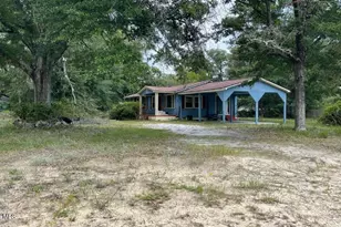 415 W Owens St, Southport, NC 28461 - Photo 1