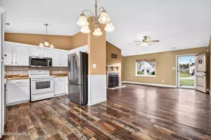 301 Parkton Dr, Richlands, NC 28574 - Photo 11