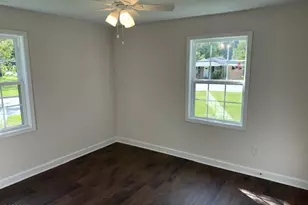 1402 Hazel Ave, New Bern, NC 28560 - Photo 11
