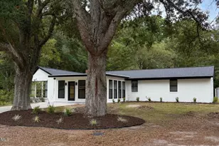 508 W 11th St, Southport, NC 28461 - Photo 1