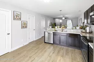 121 W Murrow Ln, Jacksonville, NC 28546 - Photo 15