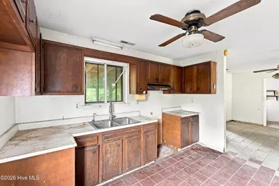 102 Royal Drive, Jacksonville, NC 28546 - Photo 11