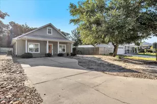 102 NW 4th St, Oak Island, NC 28465 - Photo 3