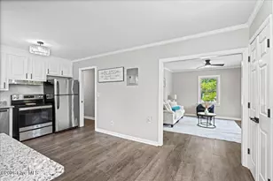204 E Branch St, Benson, NC 27504 - Photo 3