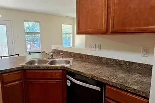 100 Constitution Ave, Jacksonville, NC 28540 - Photo 9