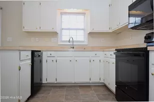 2380 Vineyard Dr, Winterville, NC 28590 - Photo 9