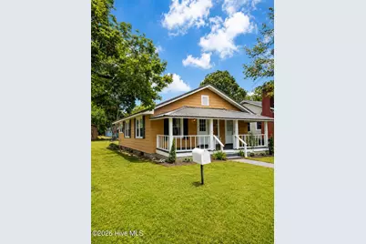 207 E Swanzy Street, Elizabethtown, NC 28337 - Photo 1
