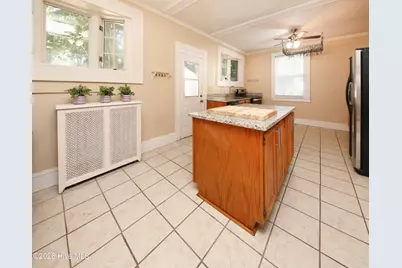 506 W Church Street, Elizabeth City, NC 27909 - Photo 19