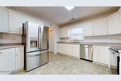 2018 Heritage Lane, Jacksonville, NC 28546 - Photo 9