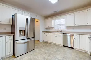 2018 Heritage Ln, Jacksonville, NC 28546 - Photo 9