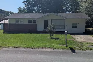 900 E Nicholson St, Clinton, NC 28328 - Photo 1