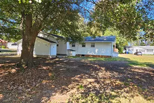 900 E Nicholson St, Clinton, NC 28328 - Photo 5
