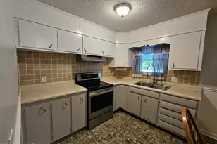 900 E Nicholson St, Clinton, NC 28328 - Photo 9