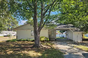 900 E Nicholson St, Clinton, NC 28328 - Photo 3