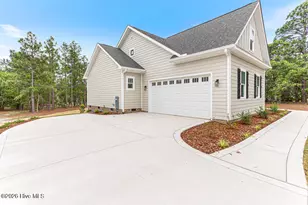 131 Longleaf Dr, West End, NC 27376 - Photo 3