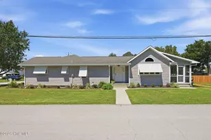 602 W Broad St, Swansboro, NC 28584 - Photo 3