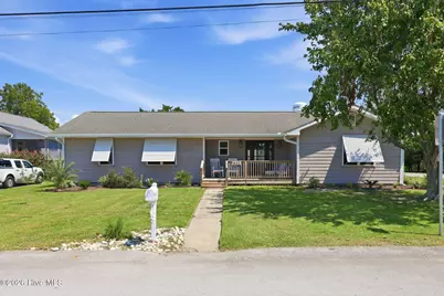 602 W Broad Street, Swansboro, NC 28584 - Photo 1