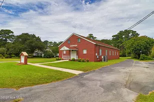 2101 S Lakeview Dr, Newport, NC 28570 - Photo 1