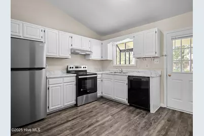 323 W Frances Street, Jacksonville, NC 28546 - Photo 5