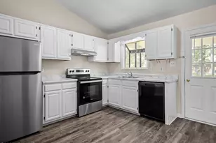 323 W Frances St, Jacksonville, NC 28546 - Photo 5