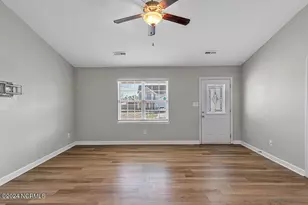 303 Sinclair Ln, Hubert, NC 28539 - Photo 5